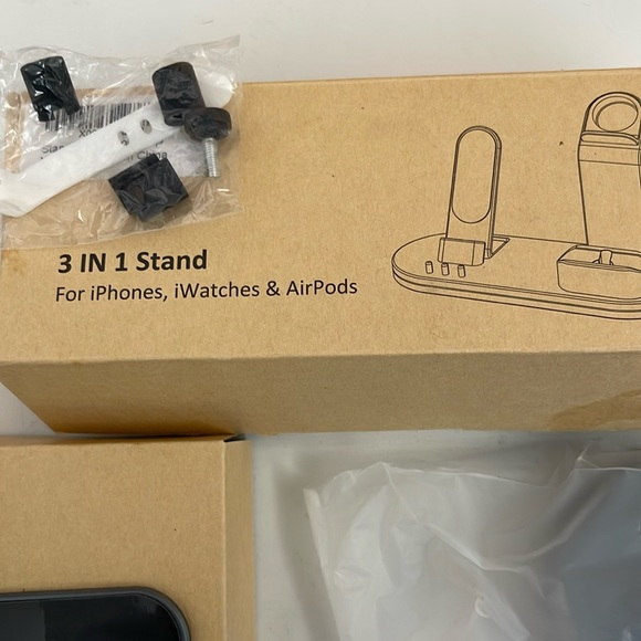 Apple charger 3 in one iPhone, Apple Watch and AirPod charger brand new - Picture 2 of 5